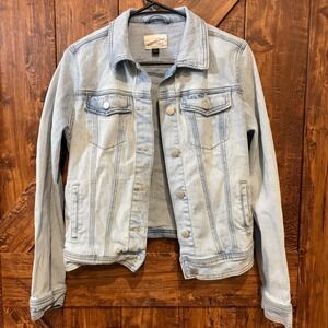 Universal Thread Womens Denim Jacket Light Wash distressed Trucker Style Size M